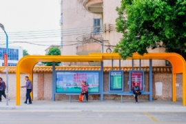 江蘇奧爾特為廣州市增城區(qū)增添：42座公交站站亭“點(diǎn)亮”城市街景